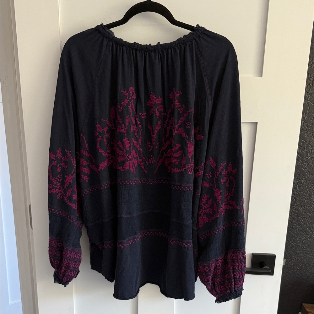 Free People Embroidered Navy and Pink Women's Top Size Medium - Picture 6 of 6